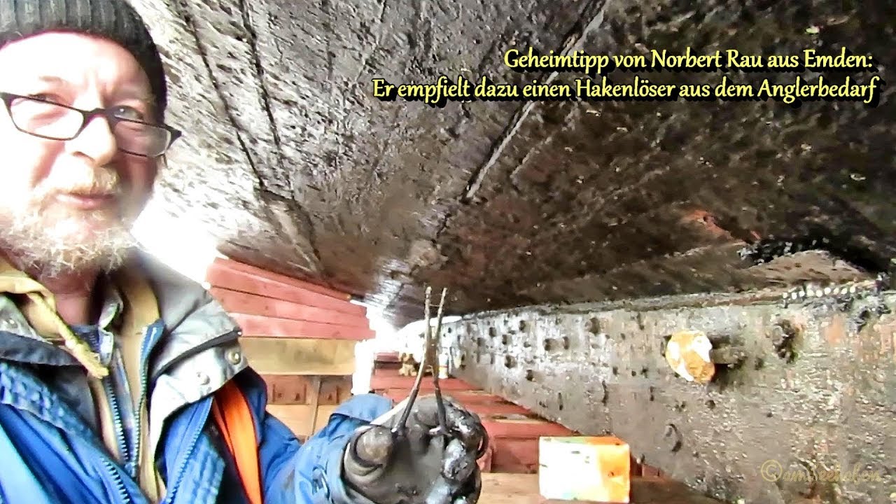 Historischer Heringslogger AE7 Kalfatern mit Bitumen & Bleiband Leck am Rumpf