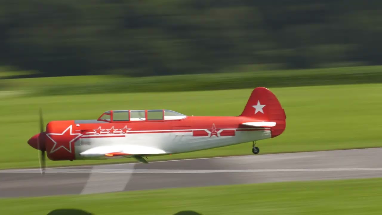 YAK 11  Airworld  mit Moki 250 ccm