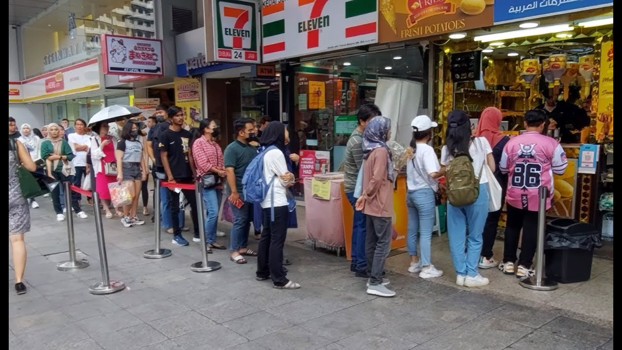 2023 Malaysia - Foods with Long Queue in Bukit Bintang, KL.