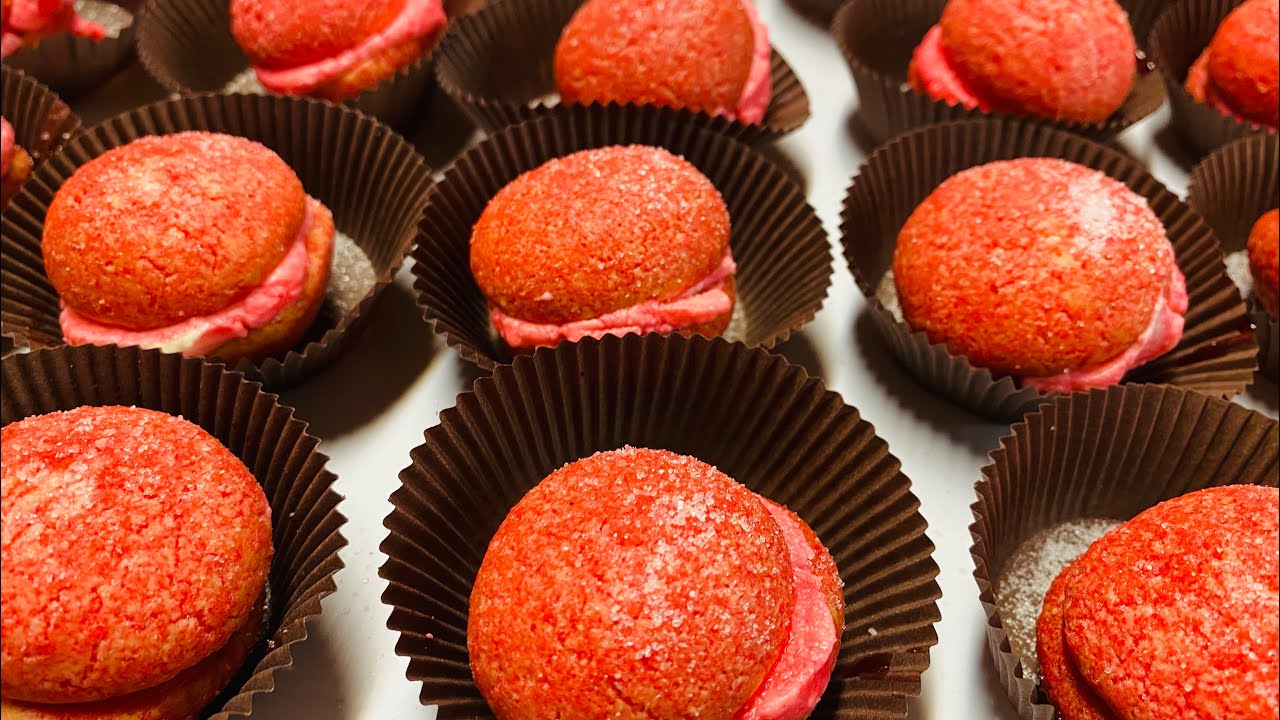 Pesche dolci ripiene di mascarpone e alchermes… Una delizia