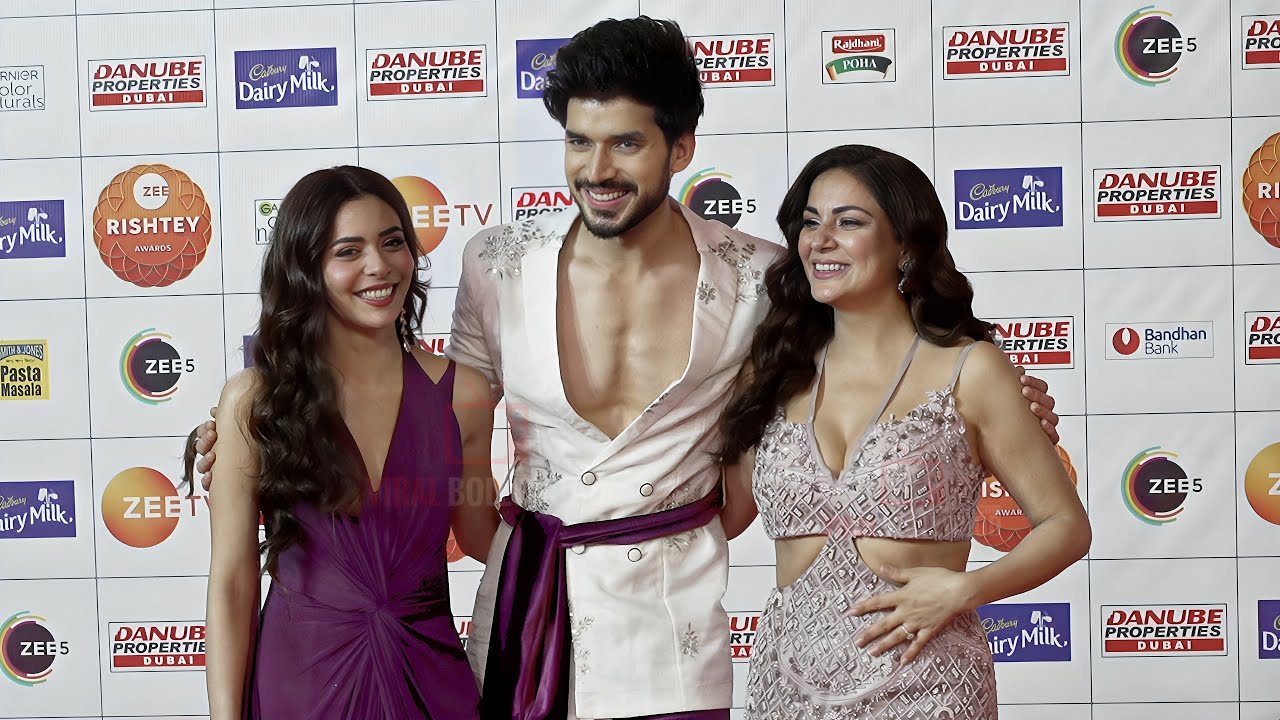 Shraddha Arya, Paras Kalnawat, Sana Sayyad Cutest Moment at Zee Rishtey Awards 2024