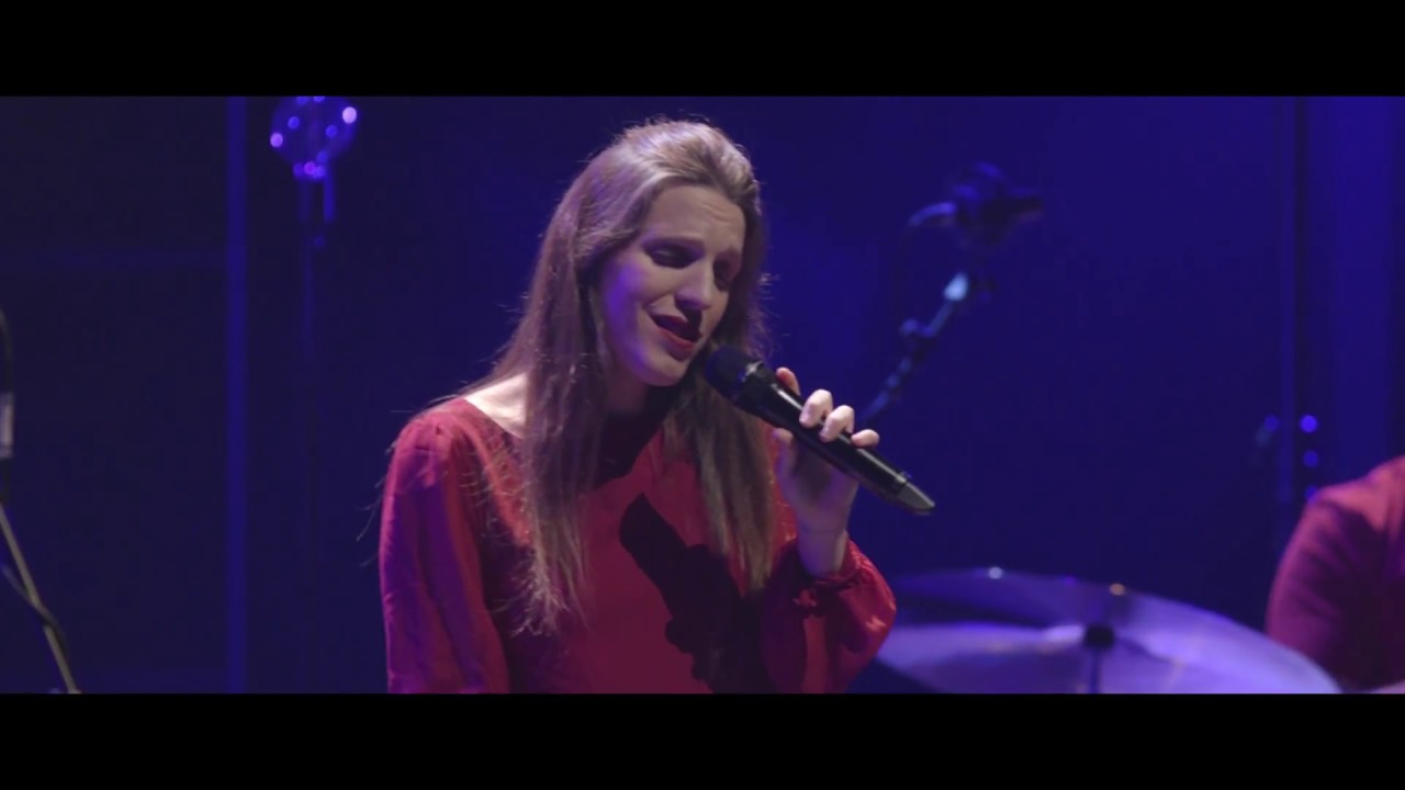 Há Sempre Qualquer Coisa (feat. Luísa Sobral) - Anaquim | 10 anos (ao vivo)