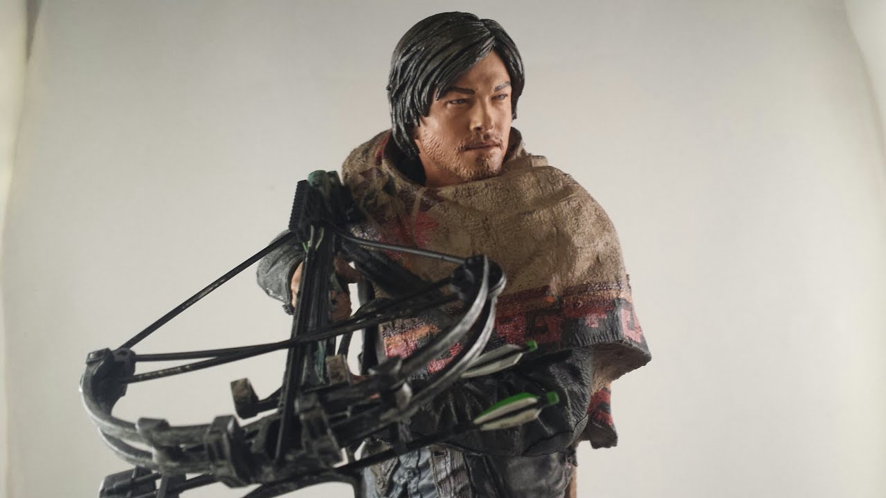 The Walking Dead Deluxe 10 Inch Daryl Dixon Figure Review