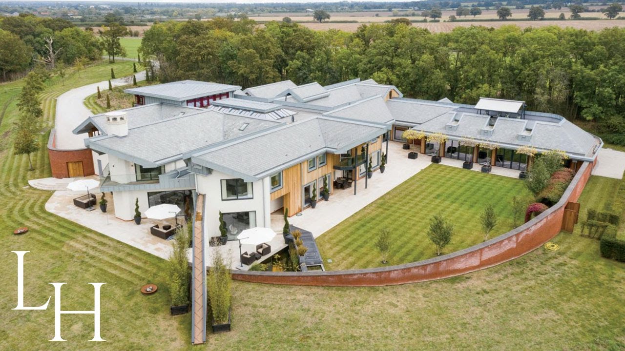 Inside a &pound;30 MILLION MANSION with 40 ACRES and only 22 miles from central London