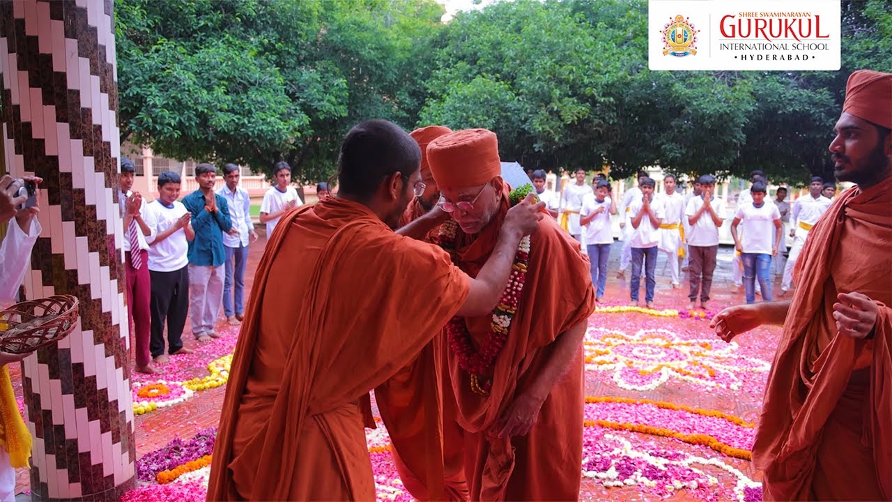 Divine Arrival of Pujya Guru Maharaj | 2025 | Gurukul Hyderabad | Shree Swaminarayan Gurukul