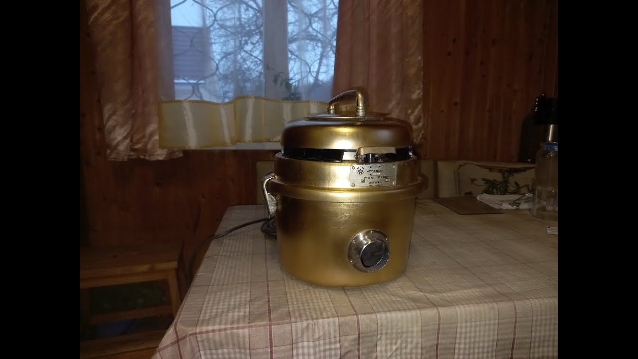 Реставрация советского пылесоса Уралец 1965 года.