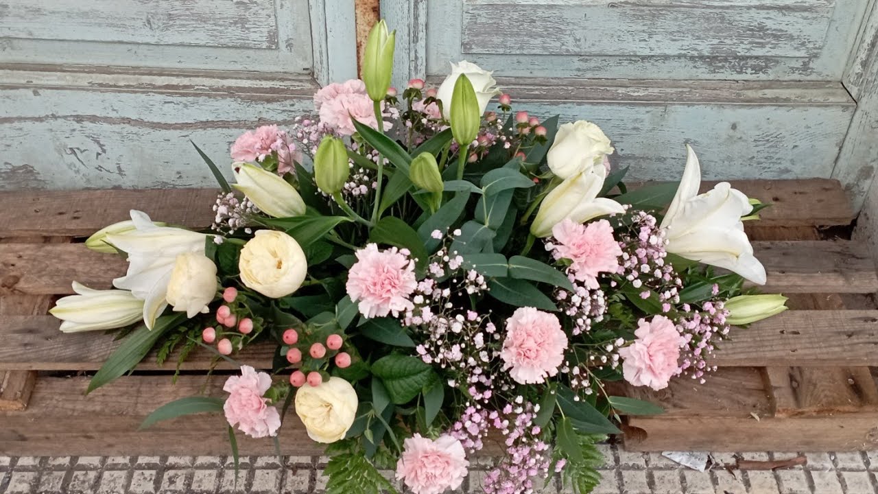 Tutoriales y tips básicos de floristería paso a paso. Centro bajo de flor variada.