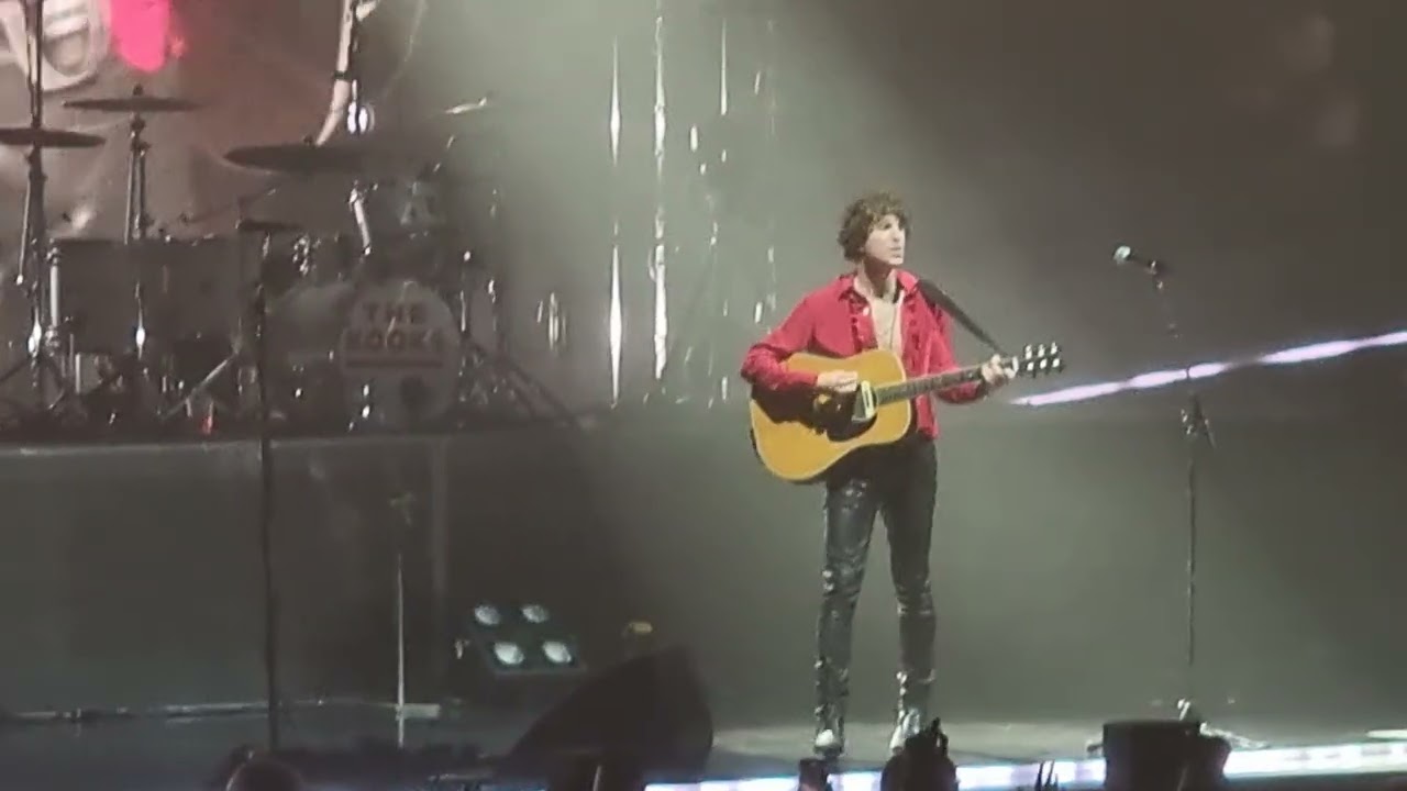The Kooks - Seaside (short clip) - Utilita Arena Newcastle - Oct 2025