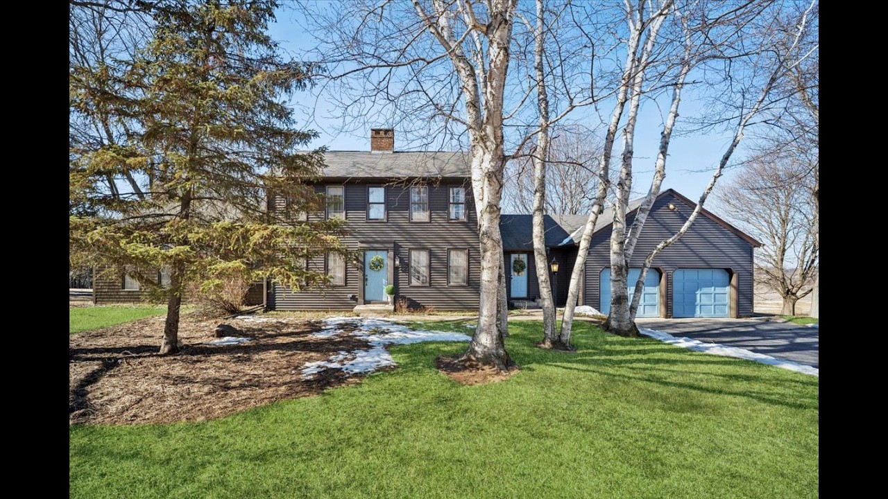 5-ACRE Move-in Ready Farmette in Northern Illinois For Sale $700,000