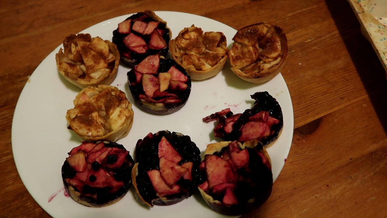 Домашний хлеб и оооочень вкусные фруктовые корзиночки.😋