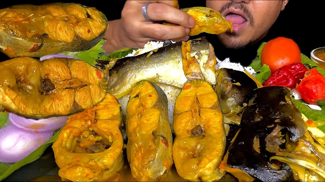 Fatty boiled pangash oily fish curry Eating with rice #asmr #mukbang