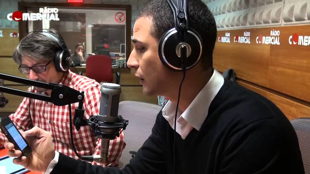Rádio Comercial | Mixórdia de Temáticas: Banqueiro comendo sanduíche