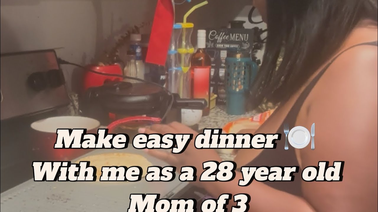 Make A easy dinner with me as 28 year old mom of 3 🍴#soloparenting #easydinnerideas  #momof3 