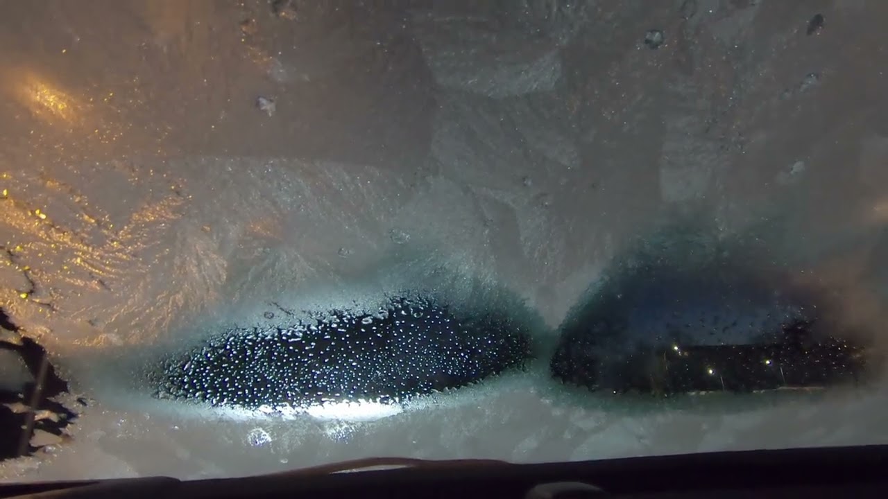 Opel Insignia B 2,0 Turbo, cold start -6ºC, windshield defrosting