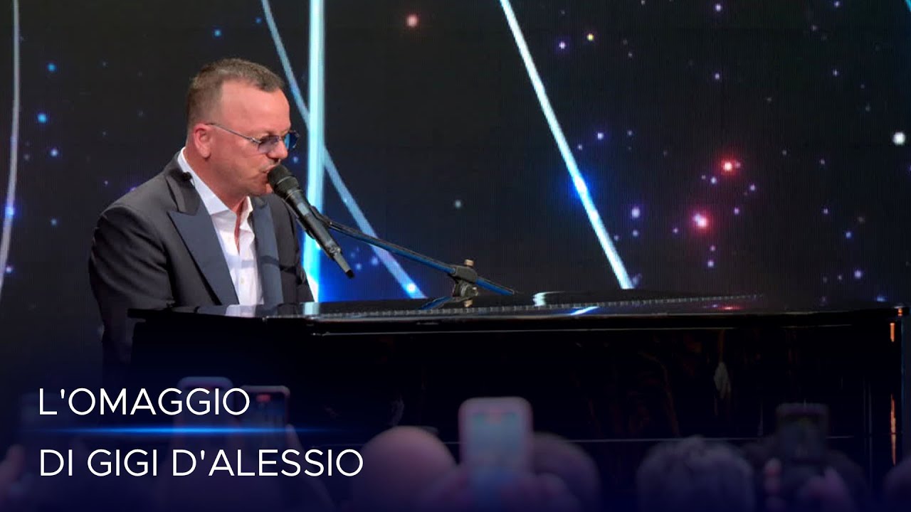 L’omaggio di Gigi D’Alessio al fondatore di Mediaset