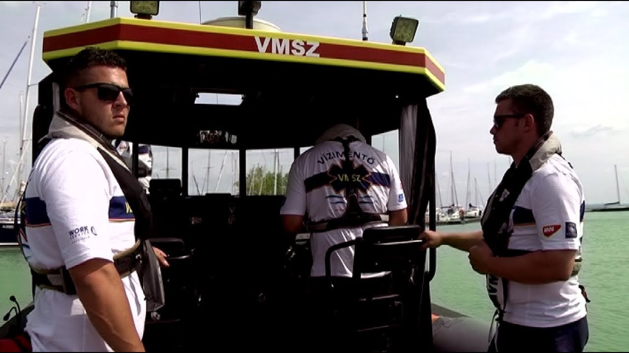 Vízi mentés a Balatonon