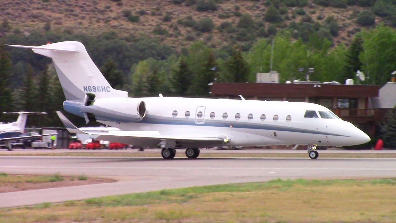 (4k) EPIC SPOTTING Plane Spotting at Aspen Pitkin Airport