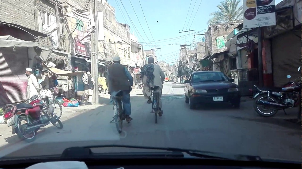 how the empty roads of nothia look like while going towards sadar