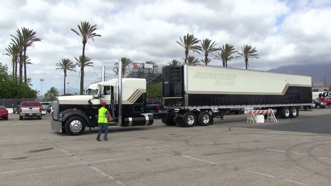 Dedicated Ride Kenworth W900L With Great Dane Reefer Leaving Truckin' For Kids 2019