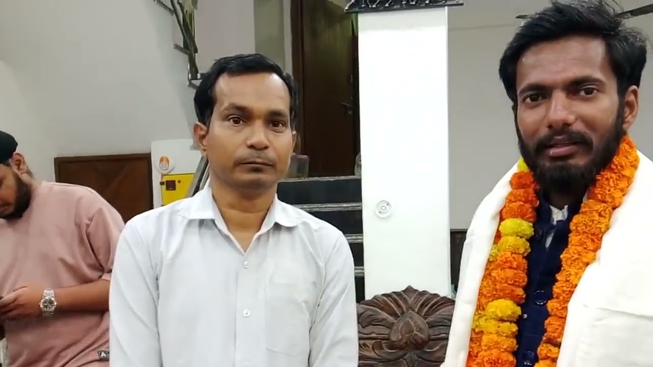 Civil Defence Sector Warden Shubham Kushwaha at the residence of Prayagraj Pritam Nagar Councilor Sunita Amarjeet Singh