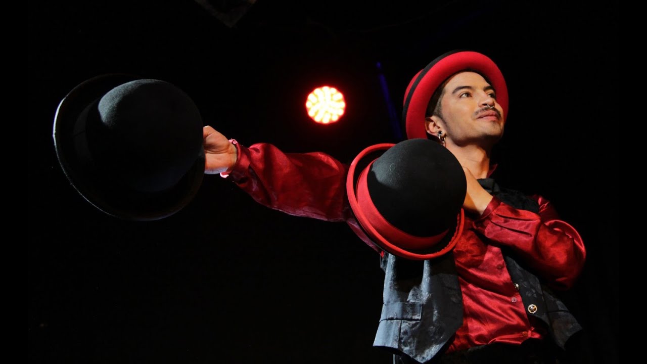 hat juggling -Juan Andr&egrave;s - pozion zirkus