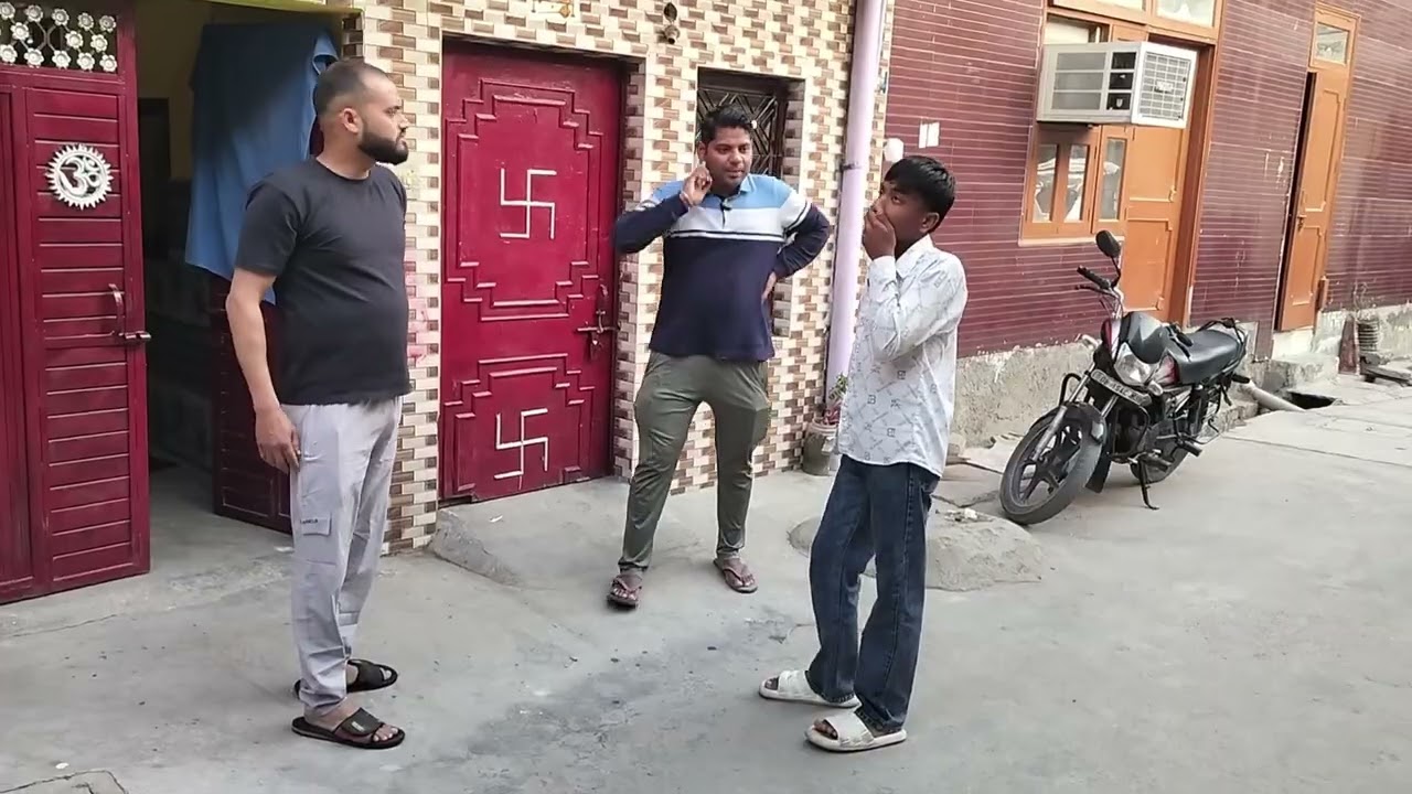 Vipin ji ke sath prank#laugheroutlound #funny #souravjoshifunny #youtube #public #standupcomedy 