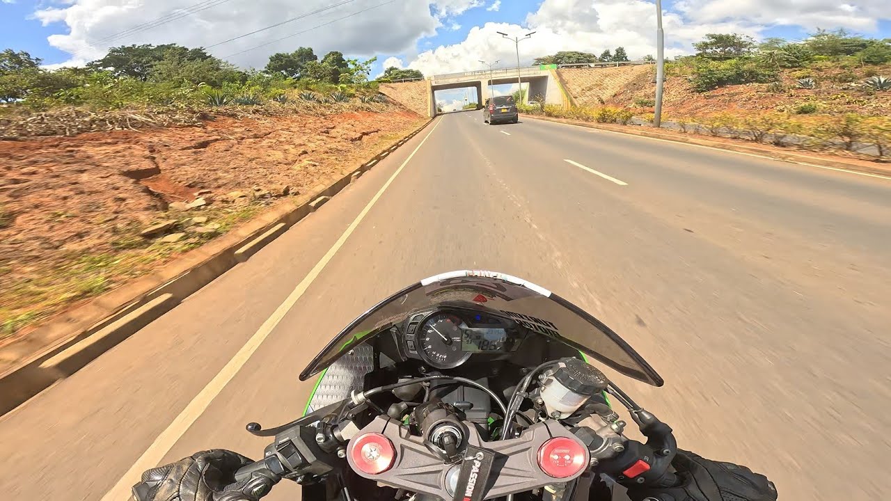 Kawasaki ninja zx6r screaming on waiyaki way and Redhill 💣💥