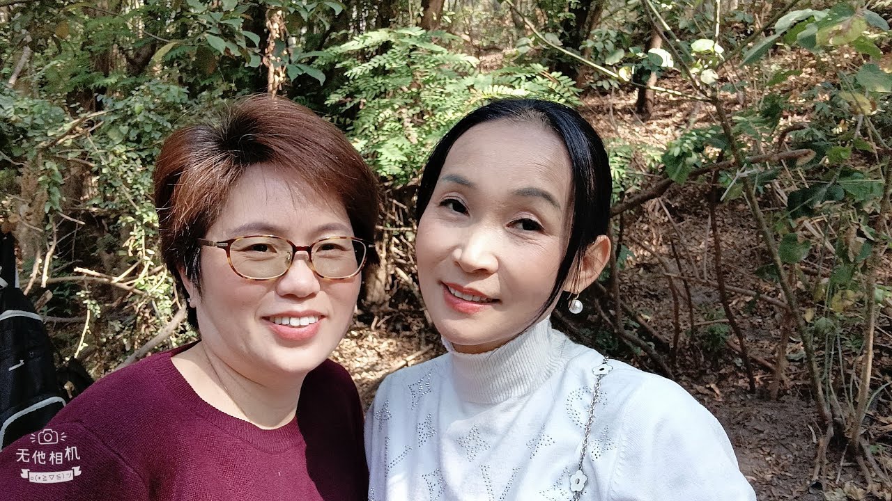 「小白兔唱歌频道」正在山上直播