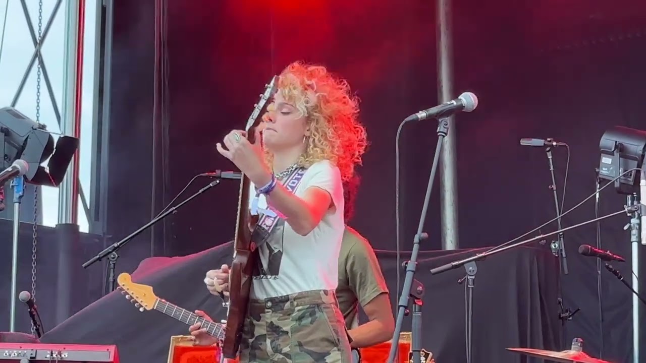 Grace Bowers & The Hodge Podge - Lucy