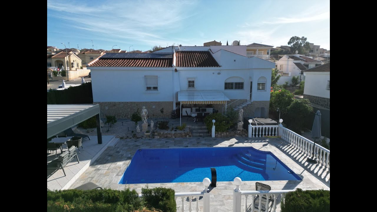 Great Opportunity: 246 m² House with Pool, Jacuzzi and Garage on an 804 m² Plot