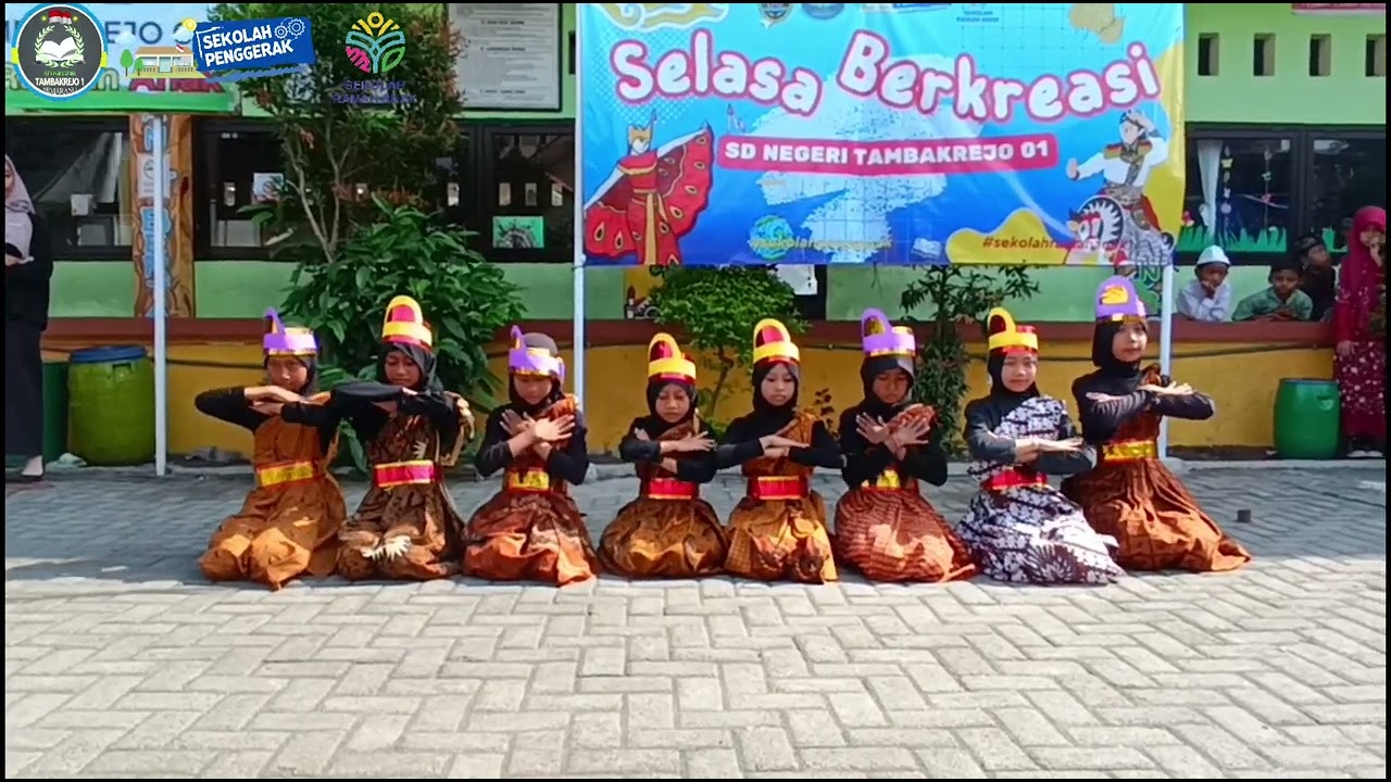 SeBerkas ( Selesa Berkreasi ) Penampilan kelas 4 Menanmpilkan Taro Saman Dari Aceh