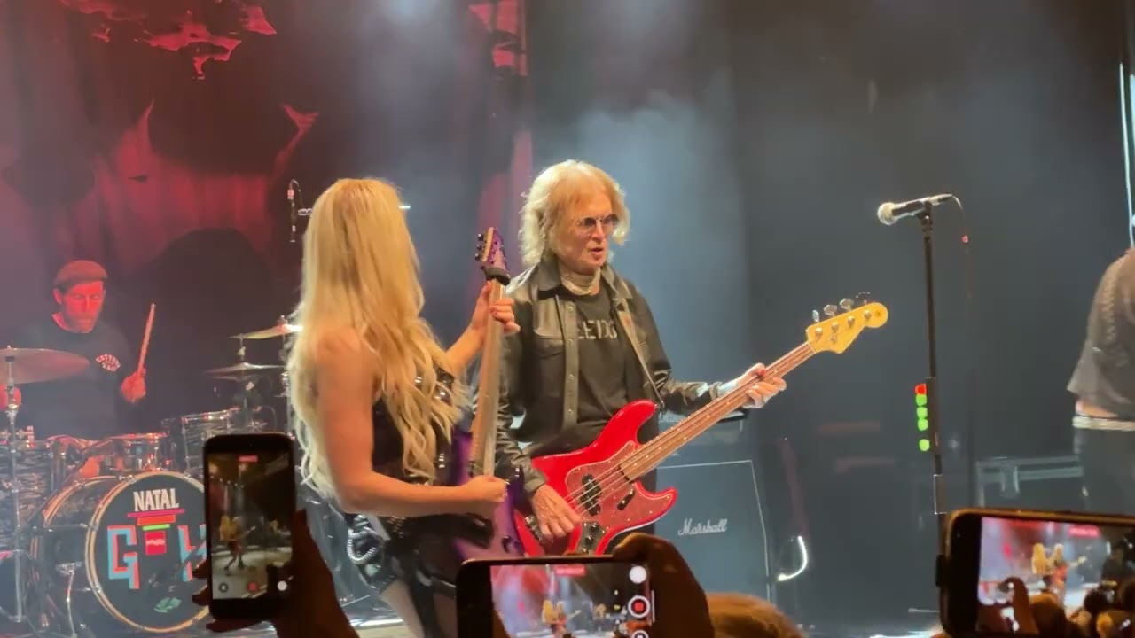 Sophie Lloyd joining Glenn Hughes on stage in London on 18th Oct 2025 - Burn