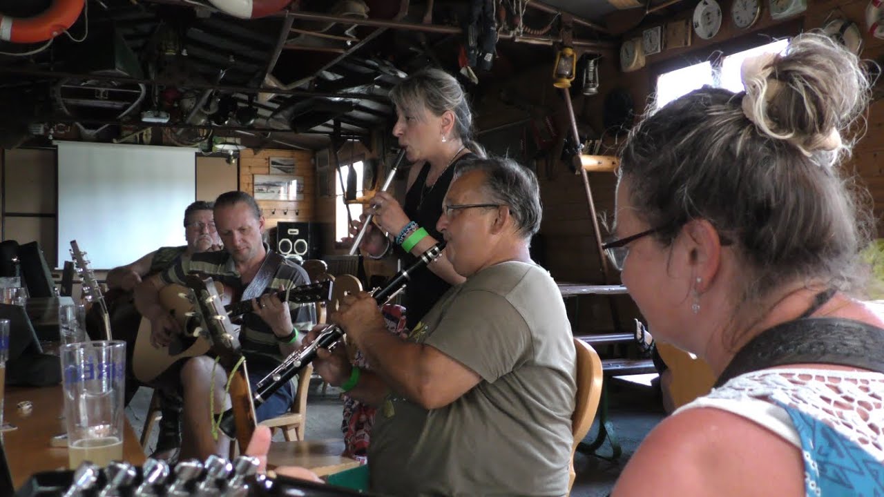 🪘TRAMPSKÉ ZPÍVÁNKY🎸Kemp Dolanský Most 30.6.2024 KAMARÁDI UL. 🪕(Video na Přání)