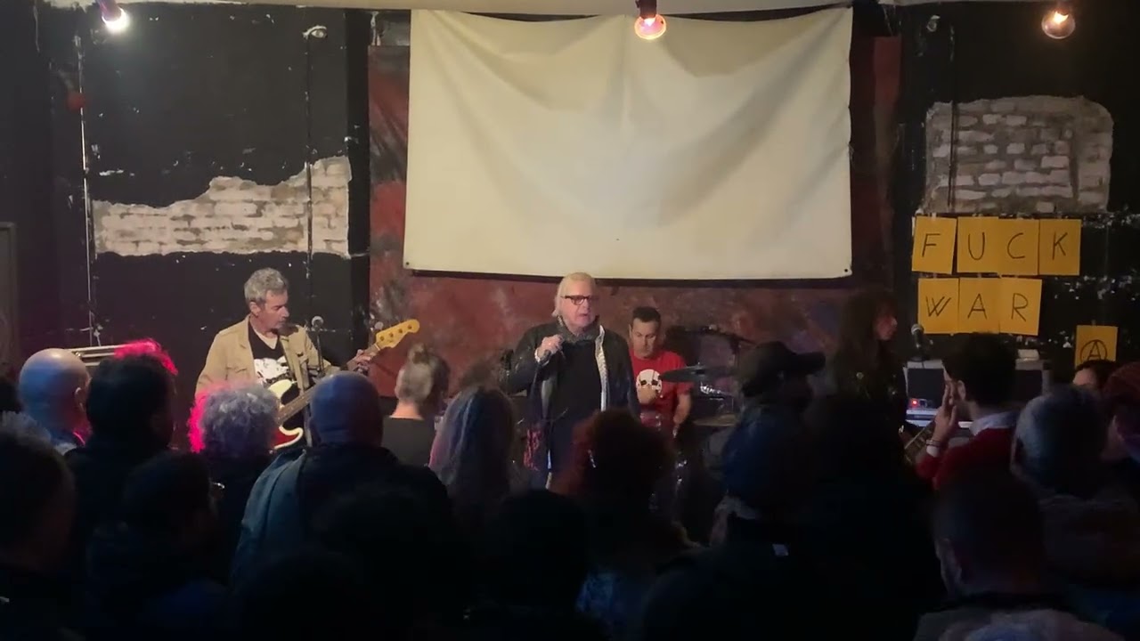 Slaughter & The Dogs- The bitch (live Milano- Ponte della Ghisolfa)