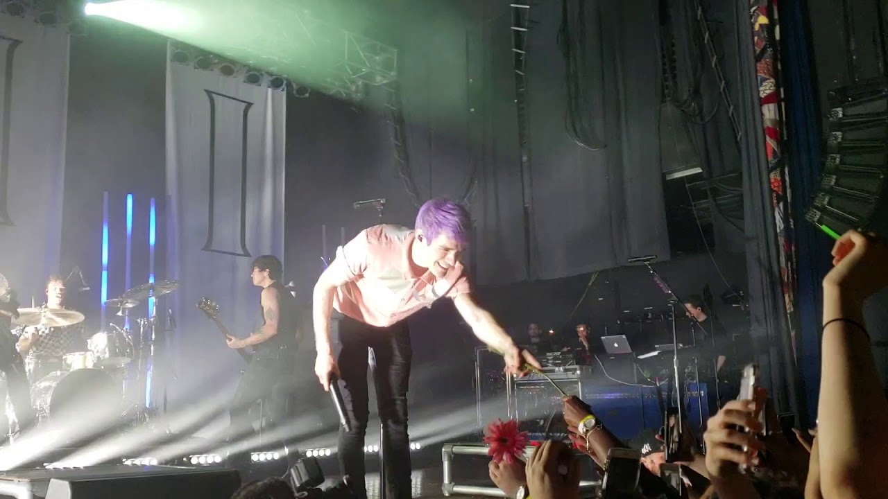 5SOS3 shes kinda hot LIVE houston tx (ft. Awsten knight)