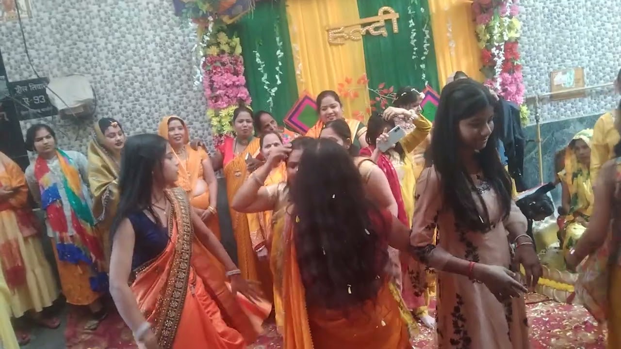 Haldi ke function mein mauj masti