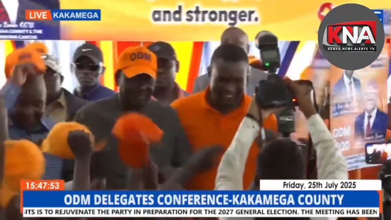 WATCH HOW RAILA ODINGA JOINED SENATOR SIFUNA ON PODIUM AS HE STARTS HIS SPEECH IN KAKAMEGA!