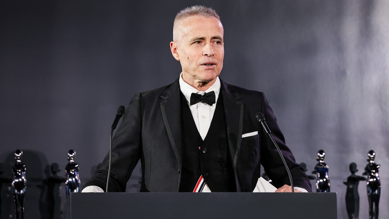 Том Браун приветствует гостей | CFDA Fashion Awards 2025