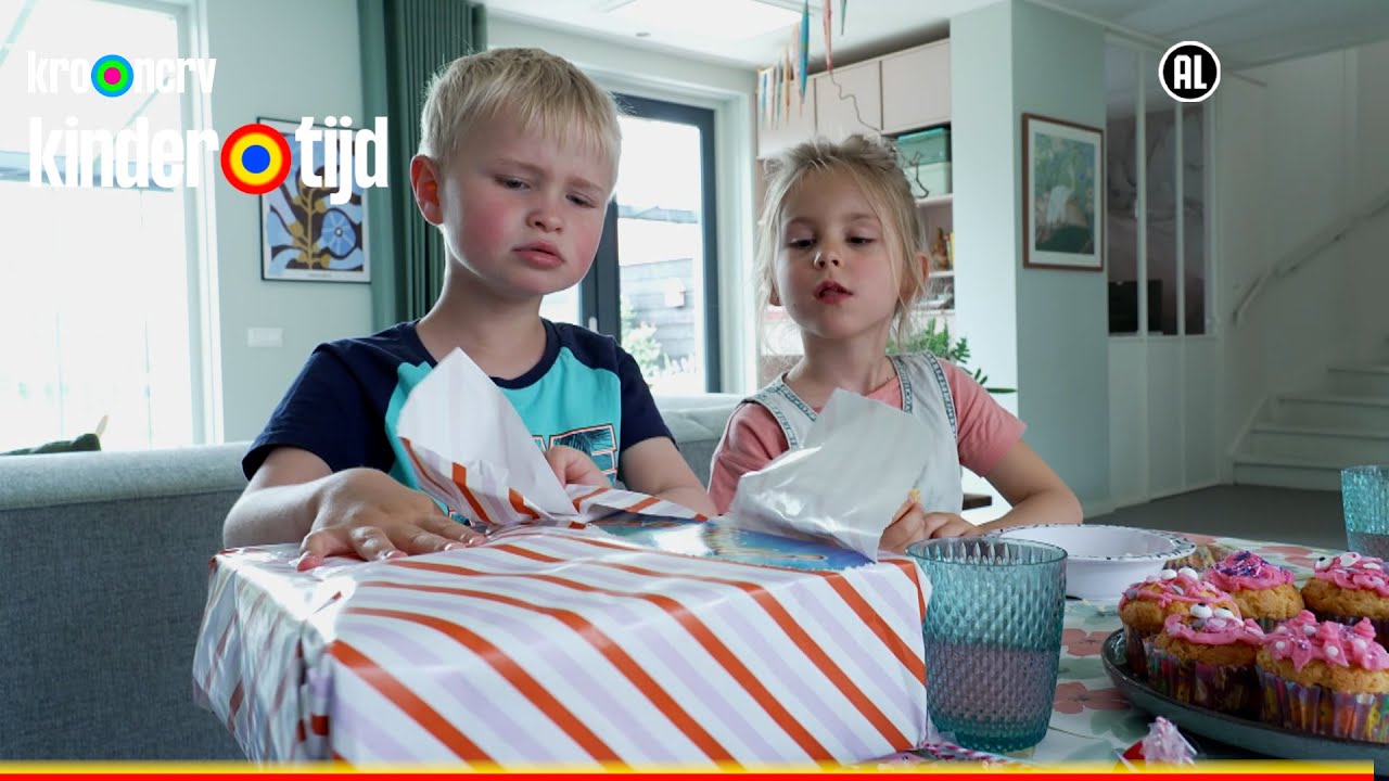 Rifka verrast Melle, omdat hij bijna jarig is | Besties | Kindertijd KRO-NCRV