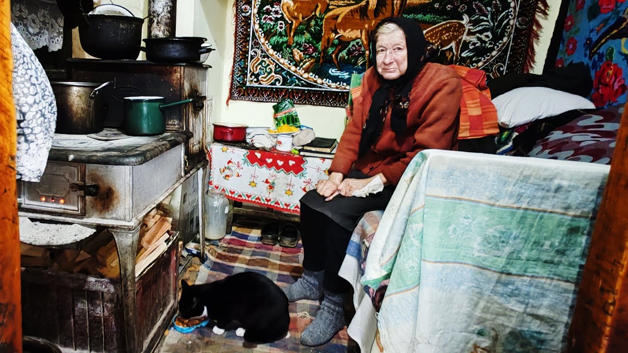 Grandma Alone in winter! The hard life of a grandmother in the Carpathian Mountains! ❄️