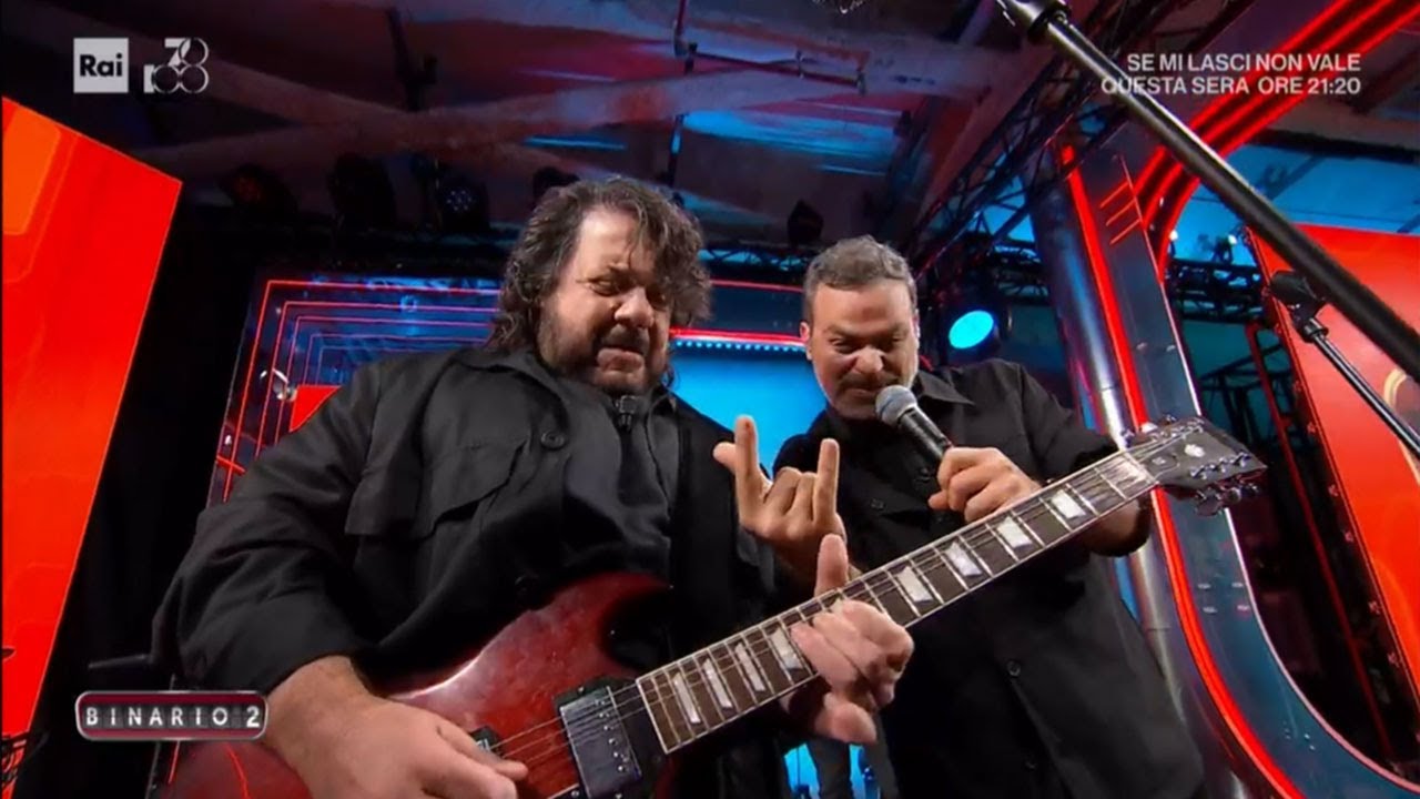 Andrea Perroni e Lillo cantano 