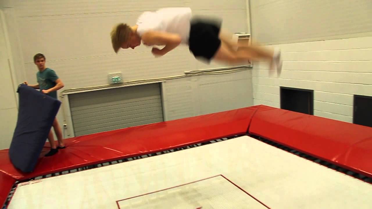 SickTrick3rs, heinepeine & ProTrampolin3rs In A Gym!
