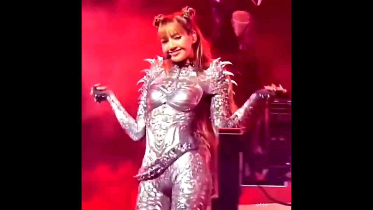 The hand placement &hearts;️🎀💅 lisa coachella live #coachella2025 #coachella #lisa #lalisa #fypシ゚viral
