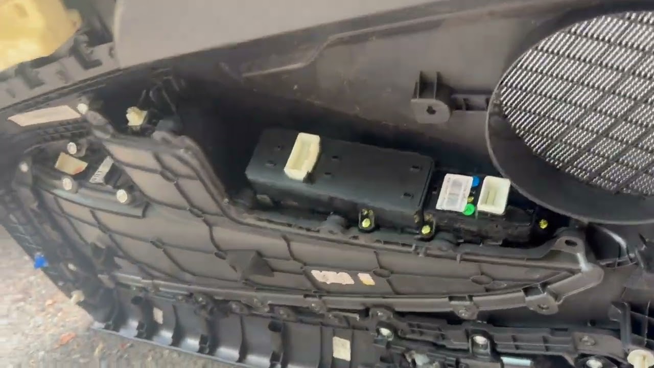Hyundai Tucson Driver Side Master Window Switch Replacement (2016–2018)