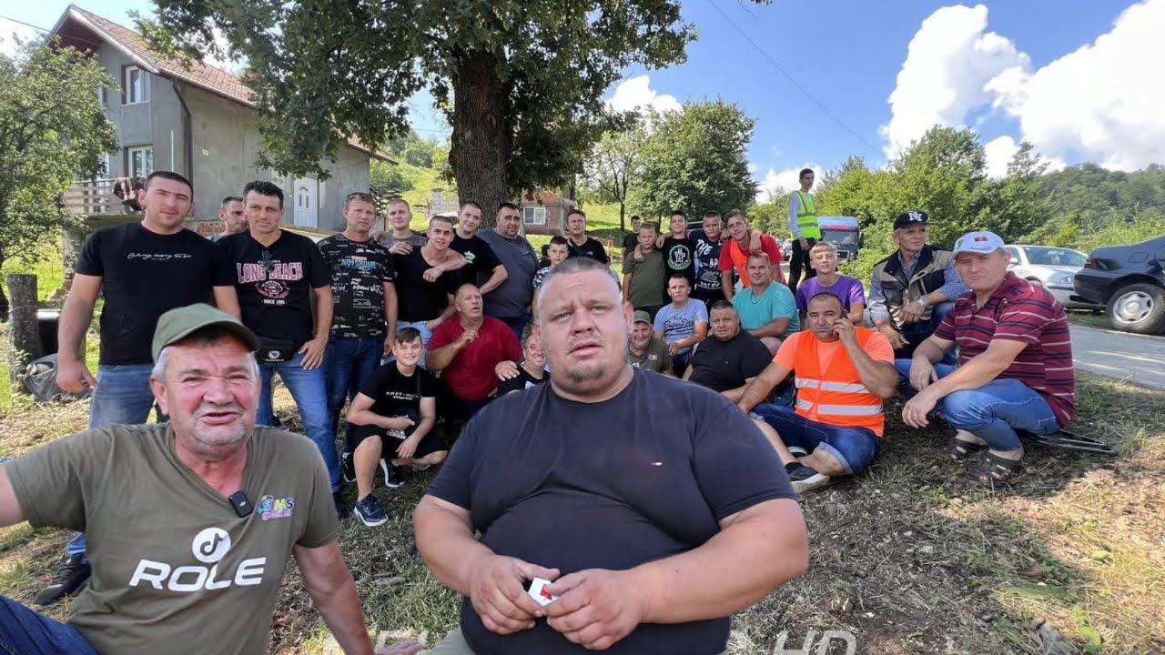 SHOW: TIKTOKERI ROLE i SAVO okupili publiku na traktorijadi, Roletu namjerno pokvarili traktor