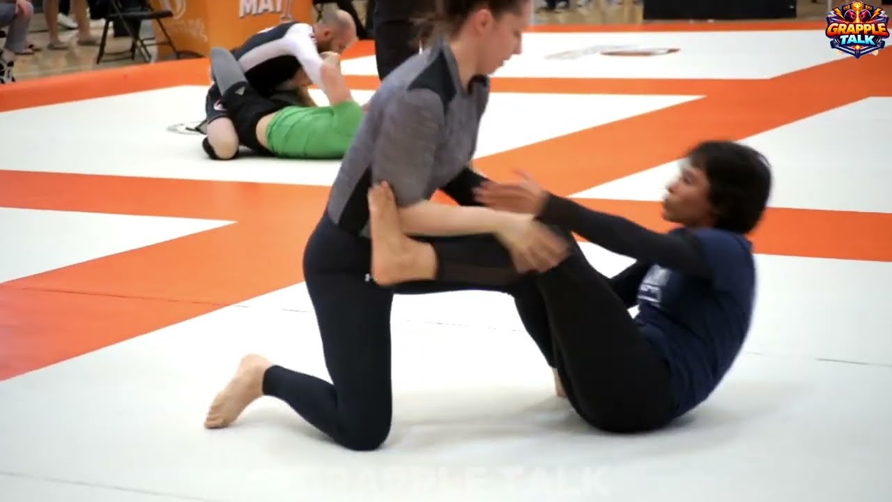 BEST GRAPPLING MOMENT FEMALE BJJ WRESTLING #wrestling #grappling #bjj #jiujitsu 