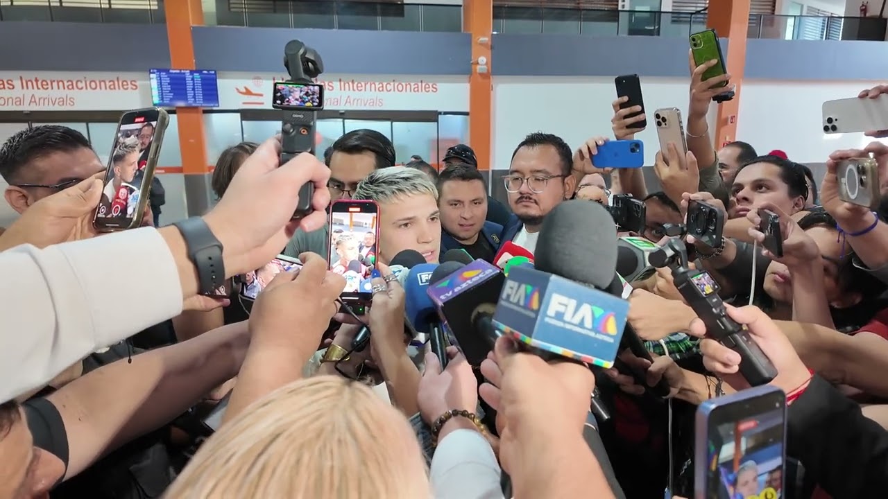Locura en llegada de Luca Orellano a Monterrey