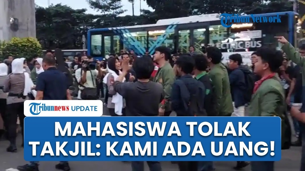🔴Momen Panas Mahasiswa Teriak Tolak Takjil dari Polwan Berkerudung saat Demo di Mabes Polri