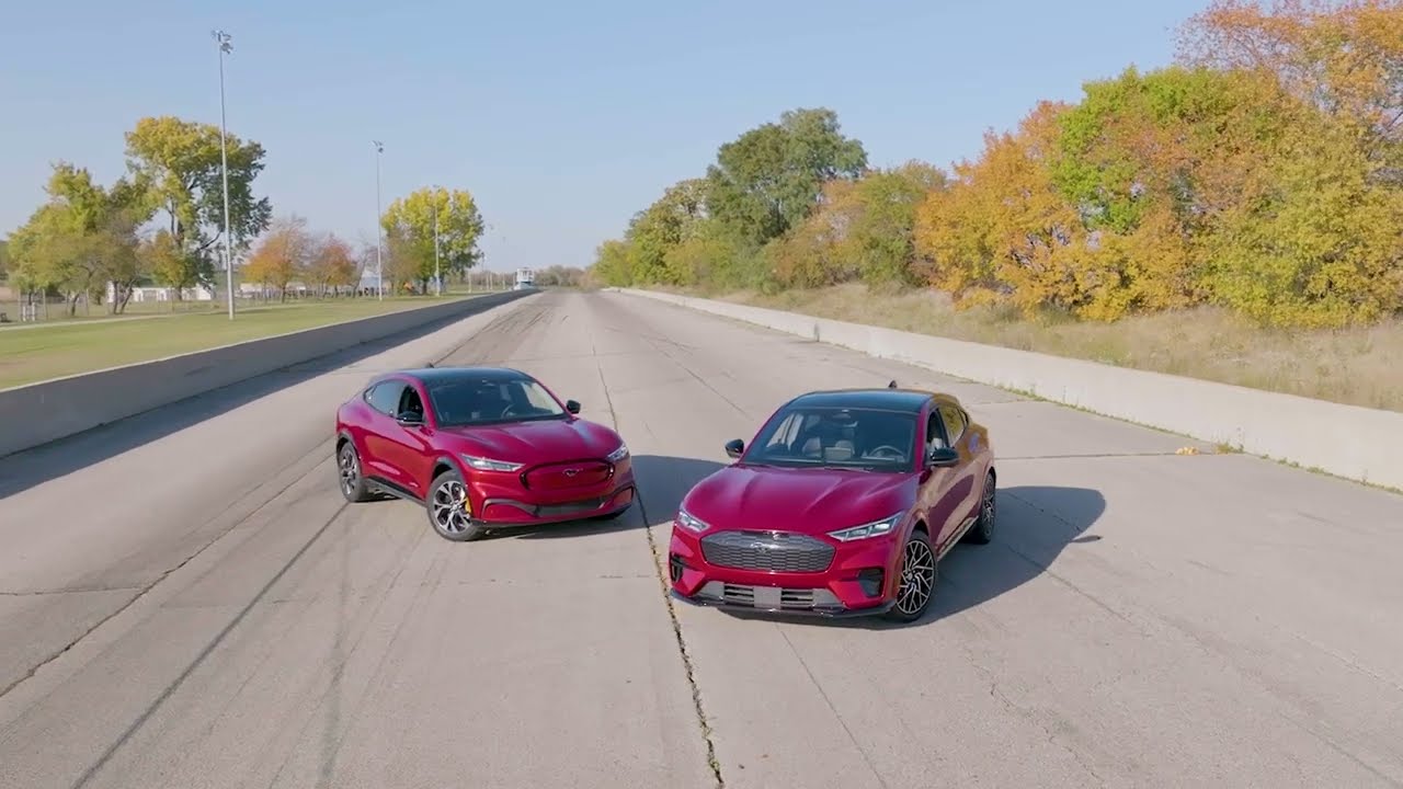 Ford Mustang Mach-E: сравнение версий GT Performance Edition и Premium Performance — Cars.com