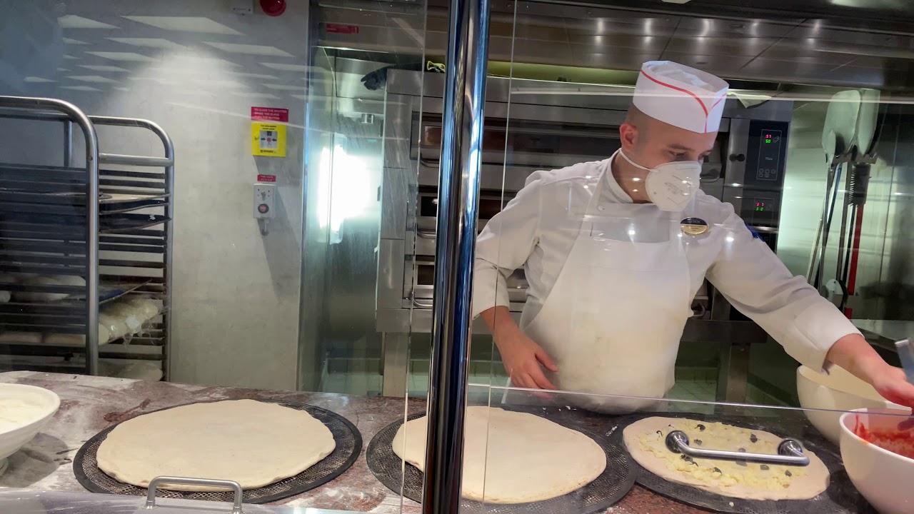 Как готовят пиццу итальянцы